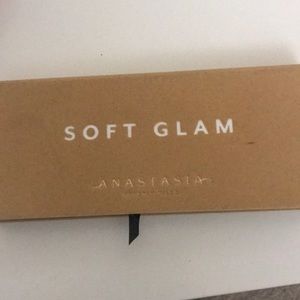 Soft glam Anastasia eyeshadow palette